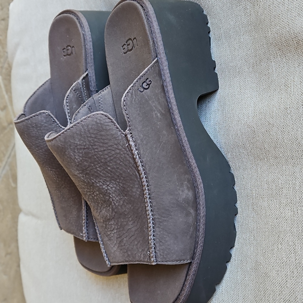 UGG New Heights Platform Mules Slides Dark Brown Leather Sz 12 EU43